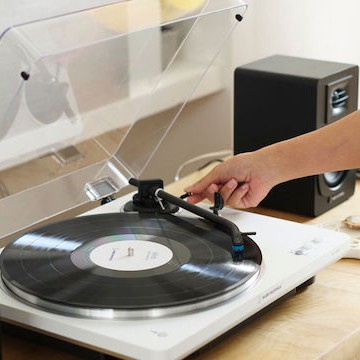 Audio Technica AT-LP70XBT Πικάπ Belt Drive με Προενίσχυση Λευκό