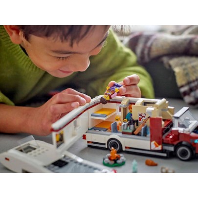 Lego City Holiday Adventure Camper Van για 6+ Ετών 385τμχ