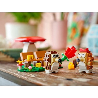 Lego Τουβλάκια Hedgehog Picnic Date για 8+ Ετών