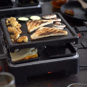 Unold Επιτραπέζια Ηλεκτρική Ψησταριά Raclette Λείας και Αυλακωτής Πλάκας 1300W 21x21εκ.