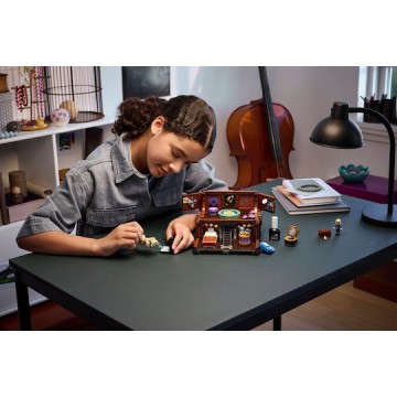 Lego Wednesday Wednesday για 10+ Ετών 828τμχ