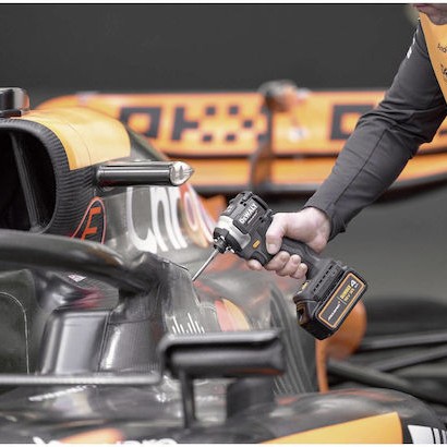 Dewalt Παλμικό Κατσαβίδι Μπαταρίας Brushless 18V 2x4Ah