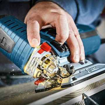 Bosch GST 160 CE Σέγα 800W & L-Boxx