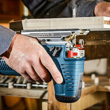 Bosch GST 160 CE Σέγα 800W & L-Boxx