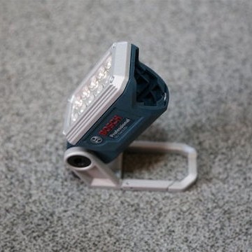 Bosch Επαναφορτιζόμενος Προβολέας Χειρός LED με Μέγιστη Φωτεινότητα 330lm