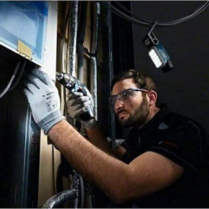 Bosch Επαναφορτιζόμενος Προβολέας Χειρός LED με Μέγιστη Φωτεινότητα 330lm