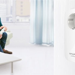 TP-LINK TL-PA8010P KIT v4 Powerline Διπλό για Ενσύρματη Σύνδεση με Passthrough Πρίζα και Θύρα Gigabit Ethernet