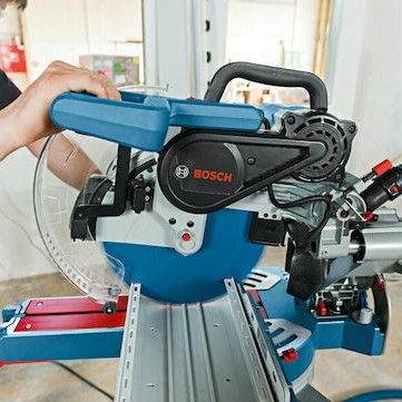 Bosch GCM 12 SDE Professional Φαλτσοπρίονο Ρεύματος Συρόμενο με Ισχύ 1800W, Δίσκο Κοπής Διαμέτρου 305mm & Ταχύτητα Κοπής 4000rpm
