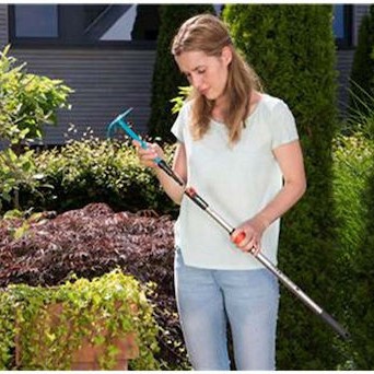 Gardena Σκαλιστήρι με Τρίχαλο Χειρός με Κοντάρι 36.6cm