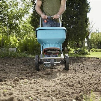 Gardena 00436-20 Τροχήλατη Σπαρτική Μηχανή με Χωρητικότητα 18lt