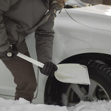 Fiskars Φτυάρι Χιονιού με Κοντάρι 63cm και Πλαστική Λαβή