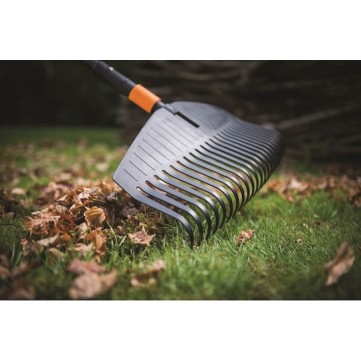 Fiskars L Quickfit Τσουγκράνα Χώματος