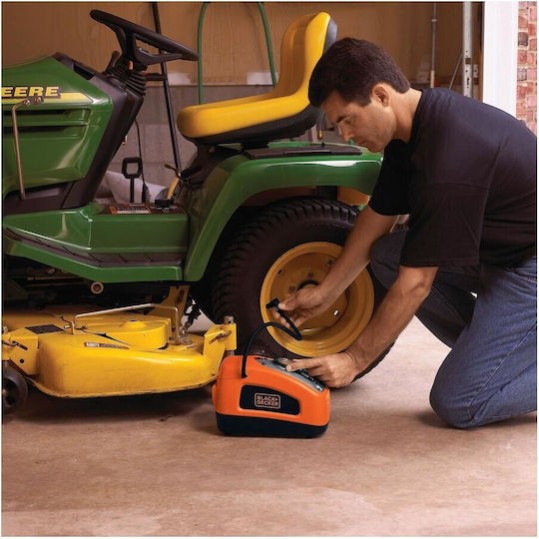 Black & Decker Τρόμπα Αυτοκινήτου 160PSI με Καλώδιο Αναπτήρα 12V