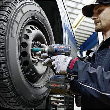 Bosch Σετ 2 Μπαταριών Εργαλείου Λιθίου 18V Χωρητικότητας 4Ah με Φορτιστή GAL 18V-40