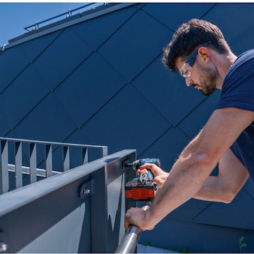 Bosch Ηλεκτρικό Εργαλείο Μπαταρίας 18V 2x4Ah