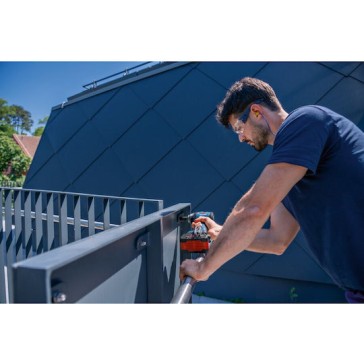 Bosch Ηλεκτρικό Εργαλείο Μπαταρίας 18V 2x4Ah