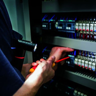 Wiha Φακός LED UV με Μέγιστη Φωτεινότητα 310lm SB 246-70