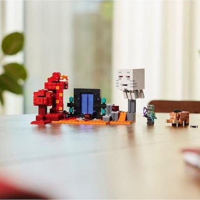 Lego Minecraft The Nether Portal Ambush για 8+ Ετών