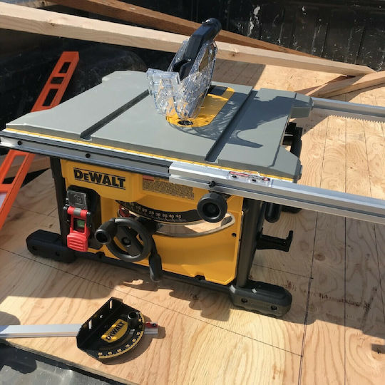 Dewalt DWE7485 Δισκοπρίονο Πάγκου με Ισχύ 1850W, Δίσκο Κοπής Διαμέτρου 210mm & Ταχύτητα Κοπής 5800rpm