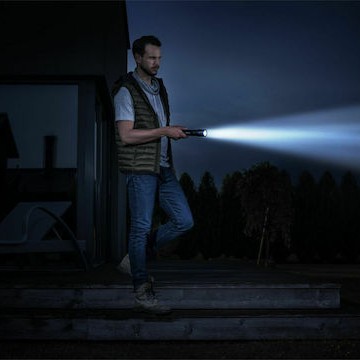 Varta Φακός LED IPX4 με Μέγιστη Φωτεινότητα 400lm Night Cutter F40