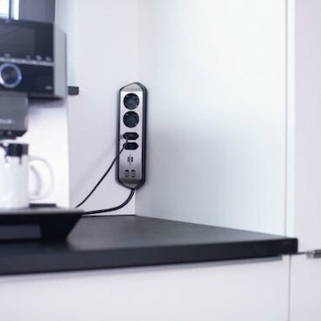 Brennenstuhl Estilo Πολύπριζο 4 Θέσεων με 2 USB-A και Καλώδιο 2m Ασημί