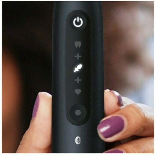 Oral-B IO Series 5 Ηλεκτρική Οδοντόβουρτσα με Αισθητήρα Πίεσης και Θήκη Ταξιδίου Black & White