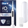 Oral-B IO Series 5 Ηλεκτρική Οδοντόβουρτσα με Χρονομετρητή, Αισθητήρα Πίεσης και Θήκη Ταξιδίου Λευκή