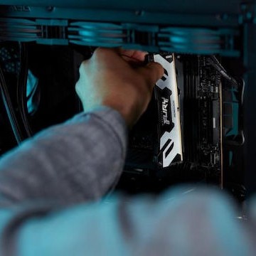 Kingston Fury Renegade Silver DDR5 32GB RAM με 2x16GB Modules και Ταχύτητα 7200 για Desktop