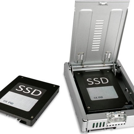 Icy Dock EZonvert PRO Enterprise Full Metal 2.5 to 3.5Inch SAS/SATA (22pin) HDD/SSD Converter/Mounting Kit for Internal 3.5Inch Drive Bay (MB982SP-1S) Ασημί (MB982SP-1S)