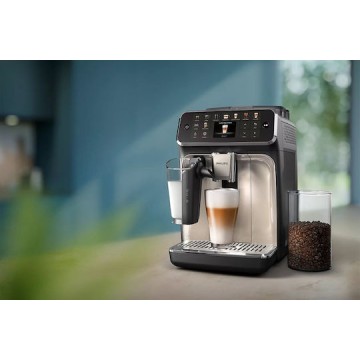 Philips Series 5500 Αυτόματη Μηχανή Espresso 1500W Πίεσης 15bar για Cappuccino με Μύλο Άλεσης Μαύρη