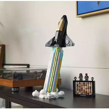 Lego Icons Over The Moon With Pharrell Williams για 18+ Ετών 966τμχ