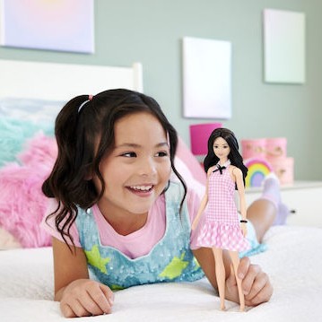 Barbie Κούκλα Fashionistas Brown Hair with Pink Plaid Dress για 3+ Ετών